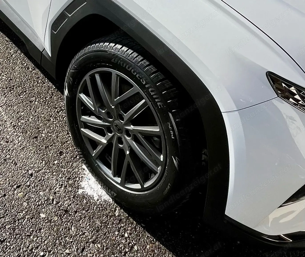 4 neuwertige Winterkompletträder: Original Hyundai Hongdae graphite + Bridgestone Blizzak & Sensoren