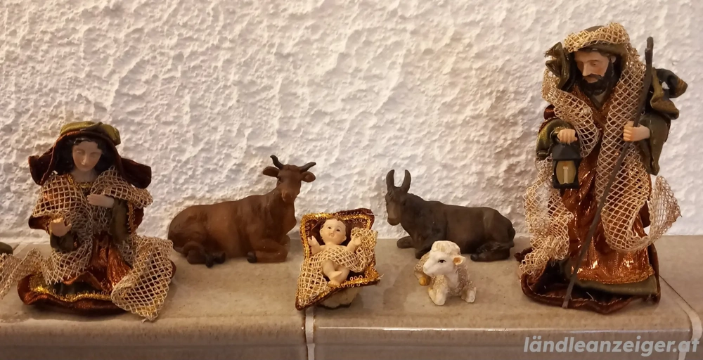 Krippenfiguren 16cm.    9 Teile