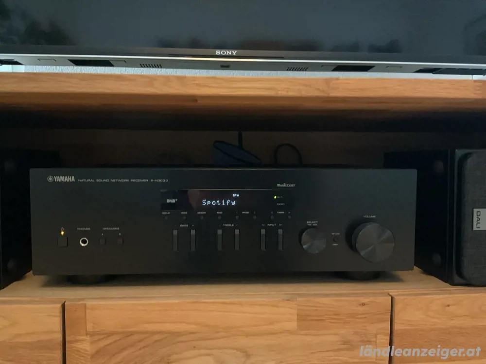 Yamaha Network-Receiver R-N303D
