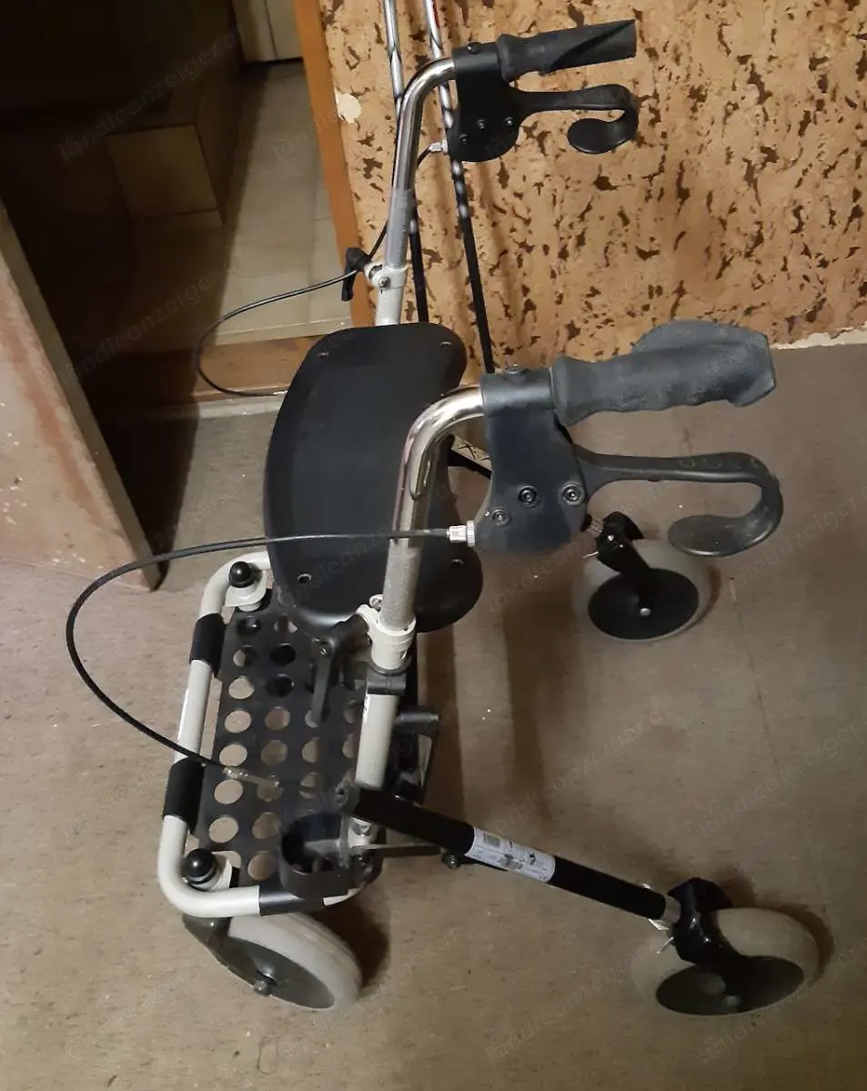 Rollator  Gehhilfe