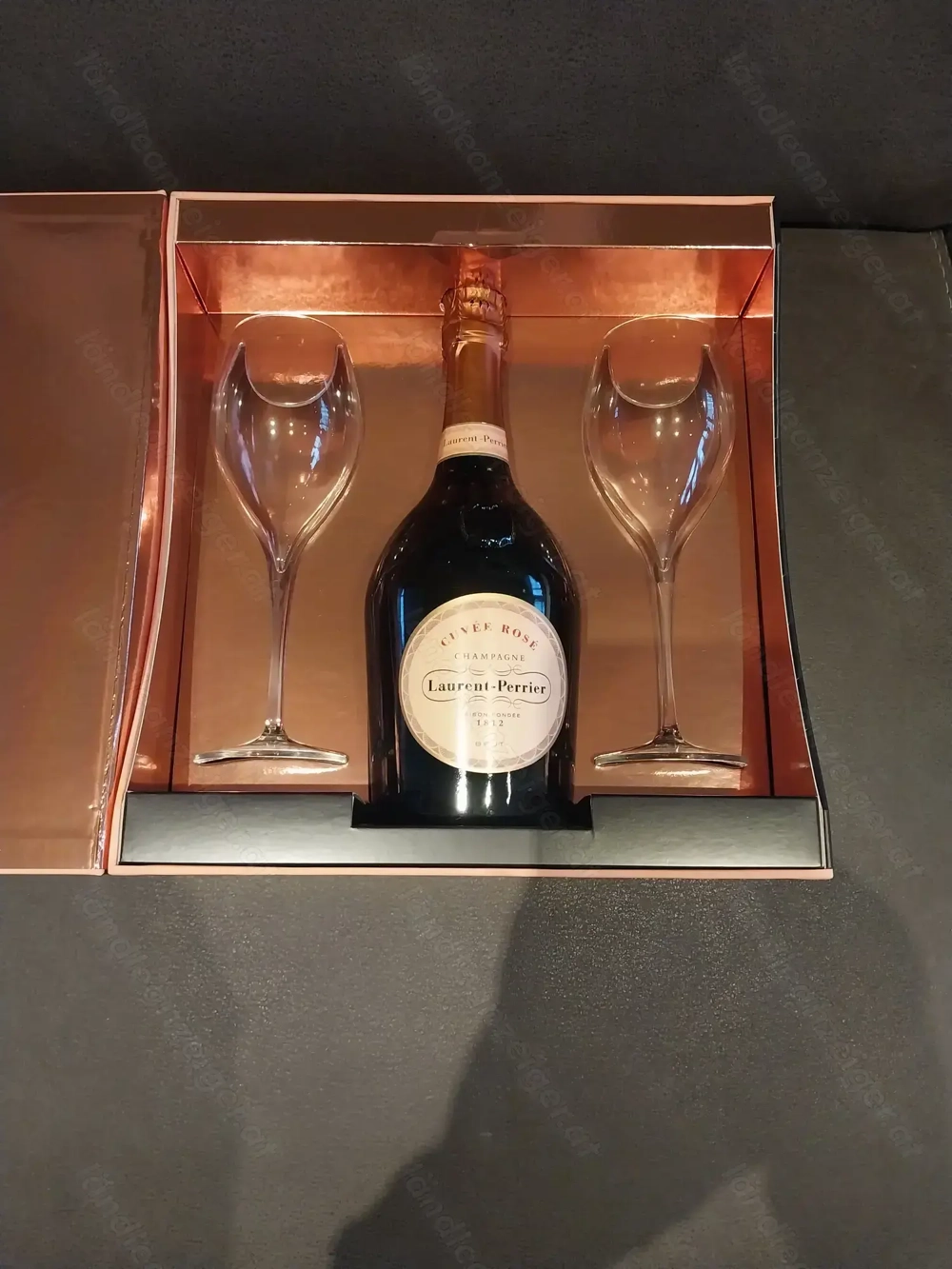champangner laurent perrier cuvee rose  + 2 gläser 12%  75 Ml  79  + 2 boben