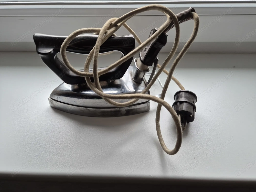 Altes schweres Oma Bügeleisen 