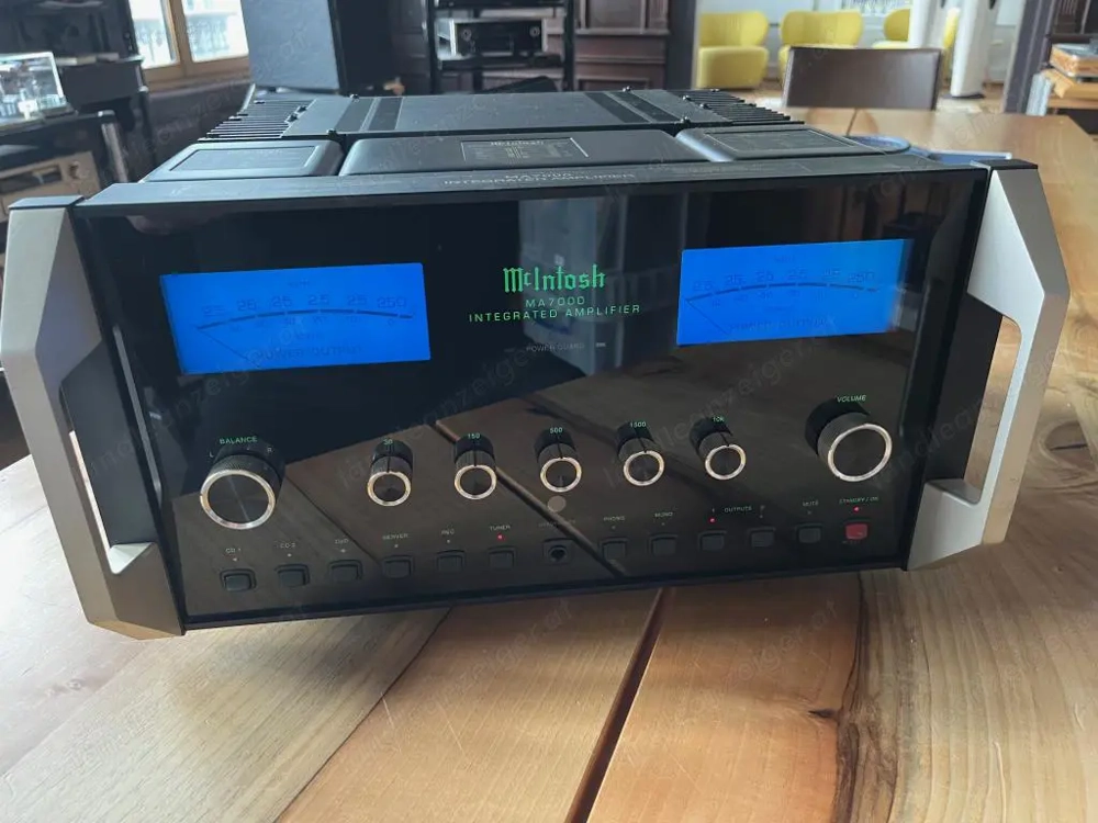 McIntosh MA 7000