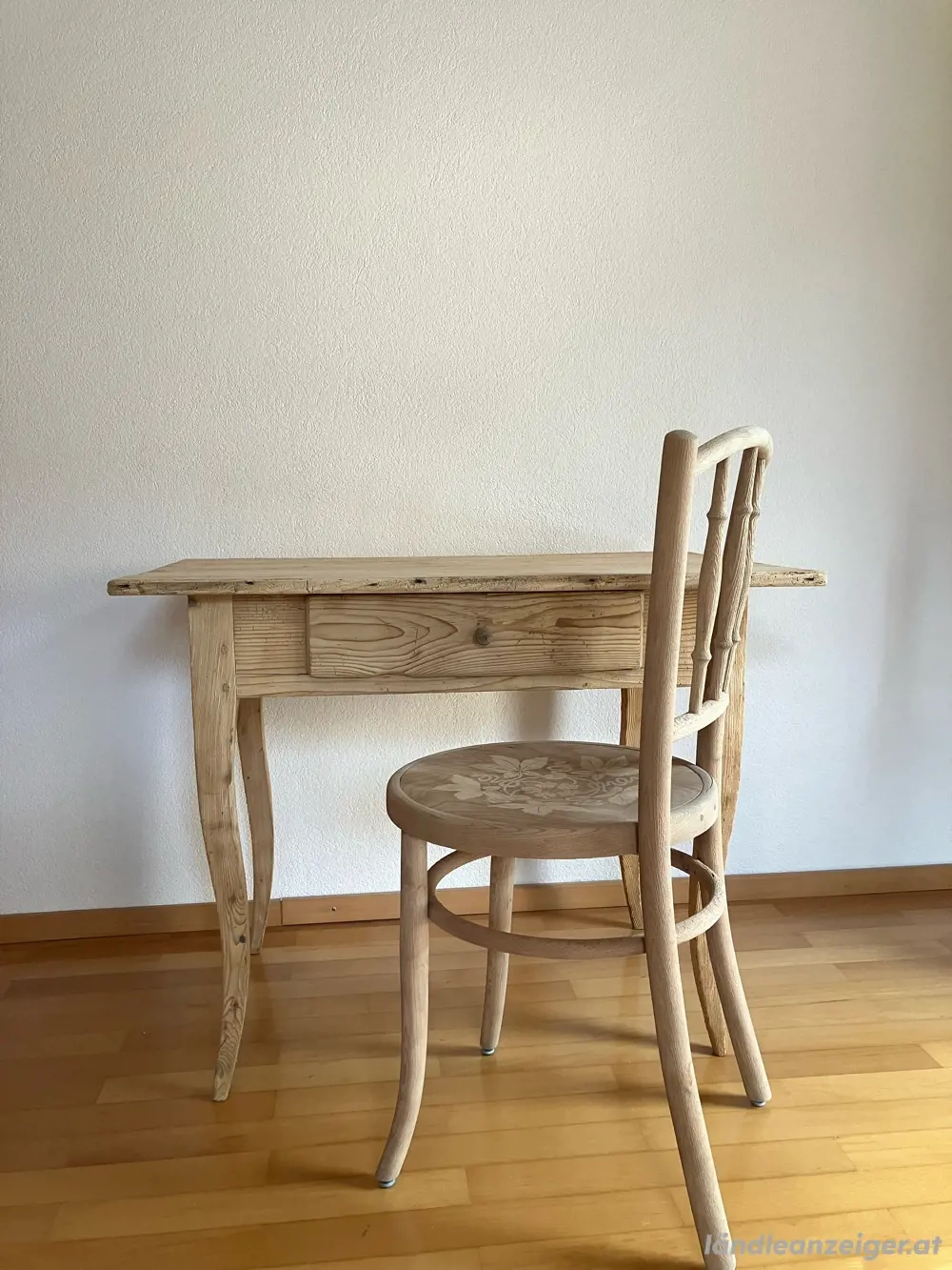 Verkaufe hergerichteten Tisch mit Orginal Thonet Stuhl