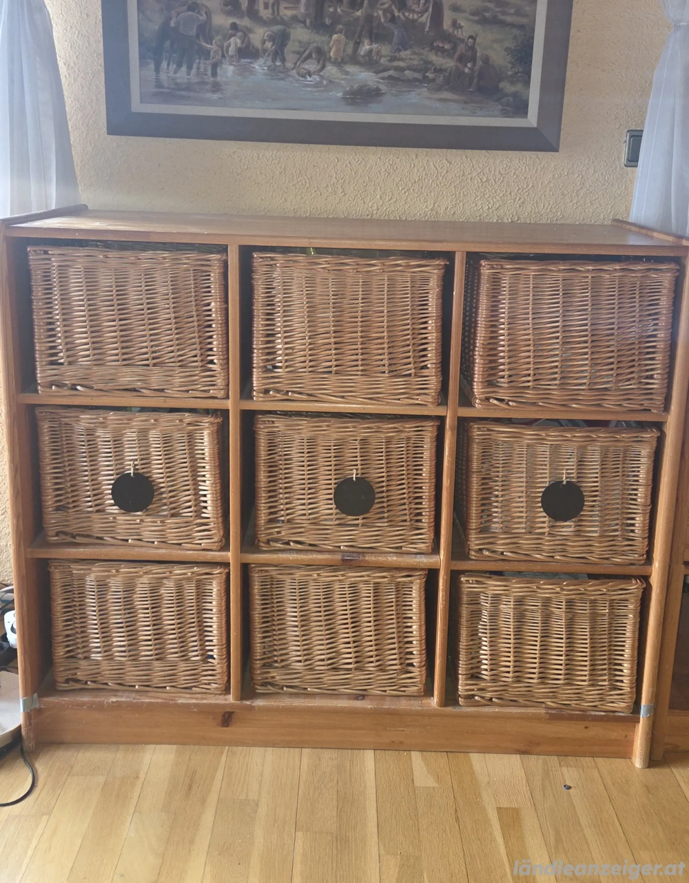 Regal mit Körben 