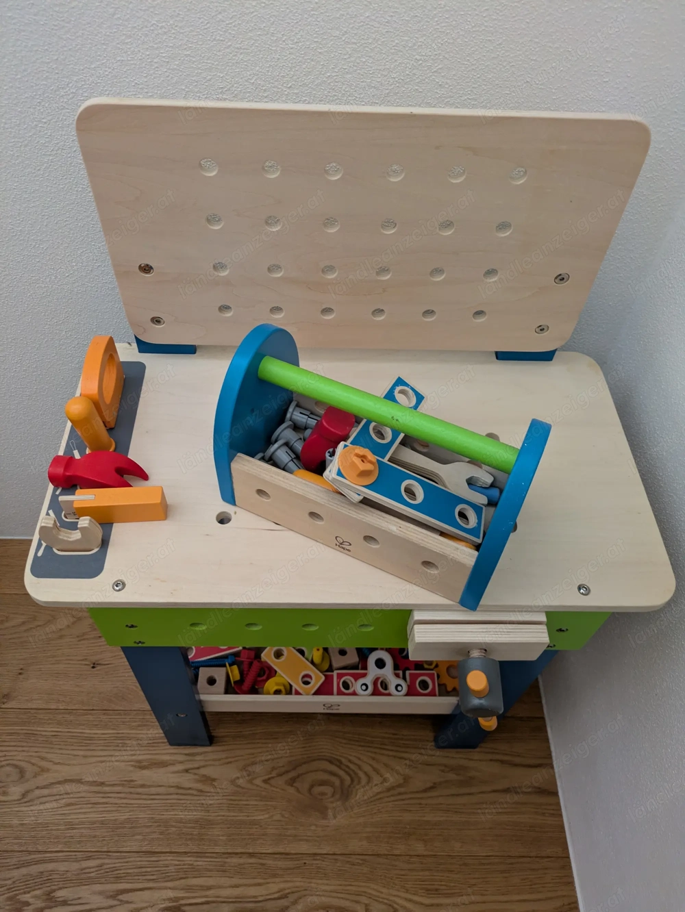 Stabile Werkbank für Kinder von Hape aus Holz