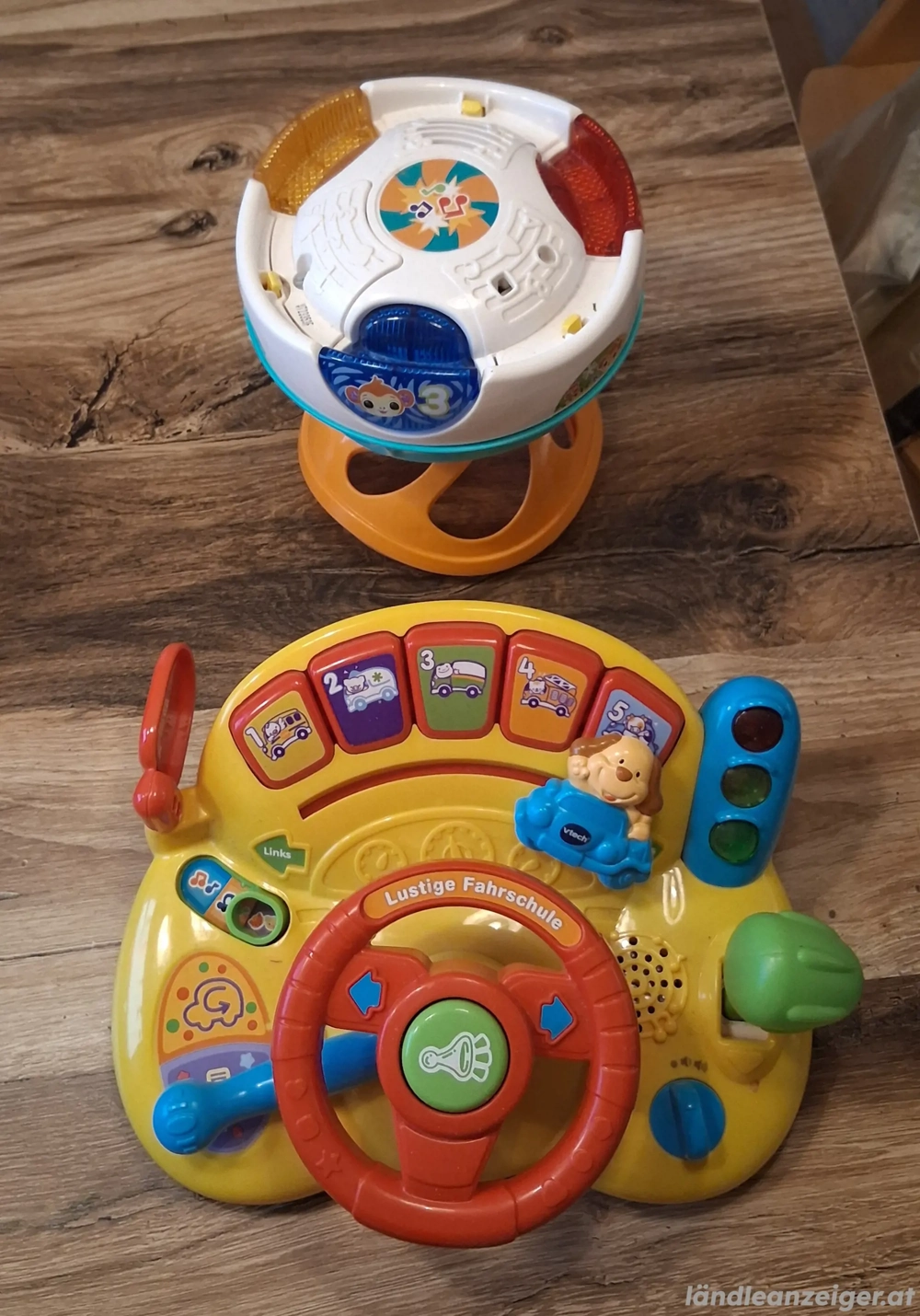 Zwei Kinderspielzeuge