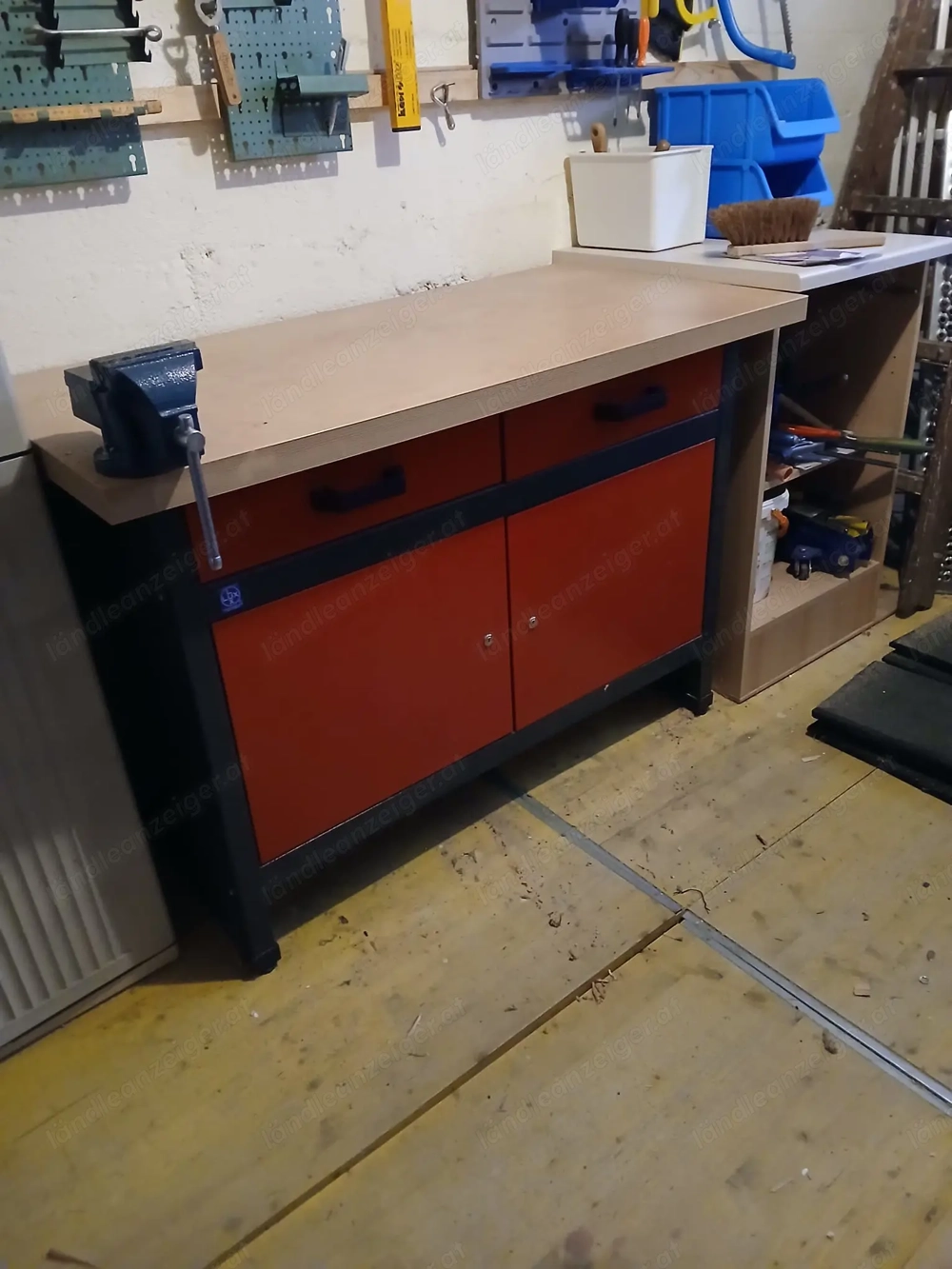 Stabile Werkbank mit Schraubstock - sehr guter Zustand