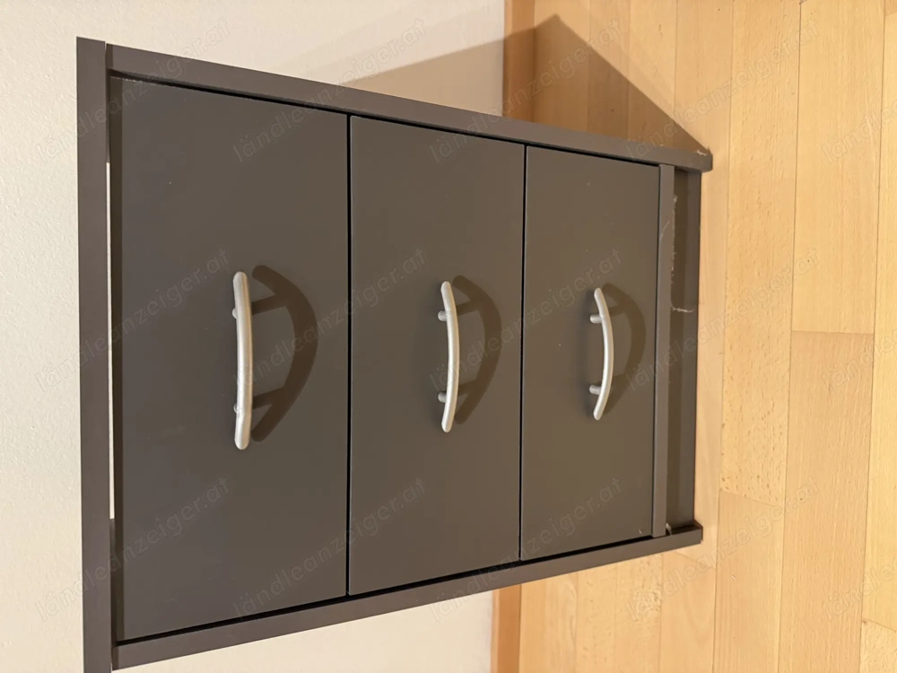 2 Nachtkästchen mit 3 Schubladen