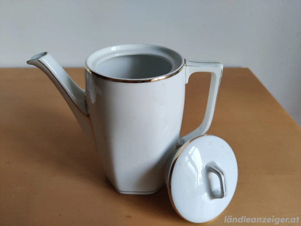 Antike Kaffeekanne aus Porzellan