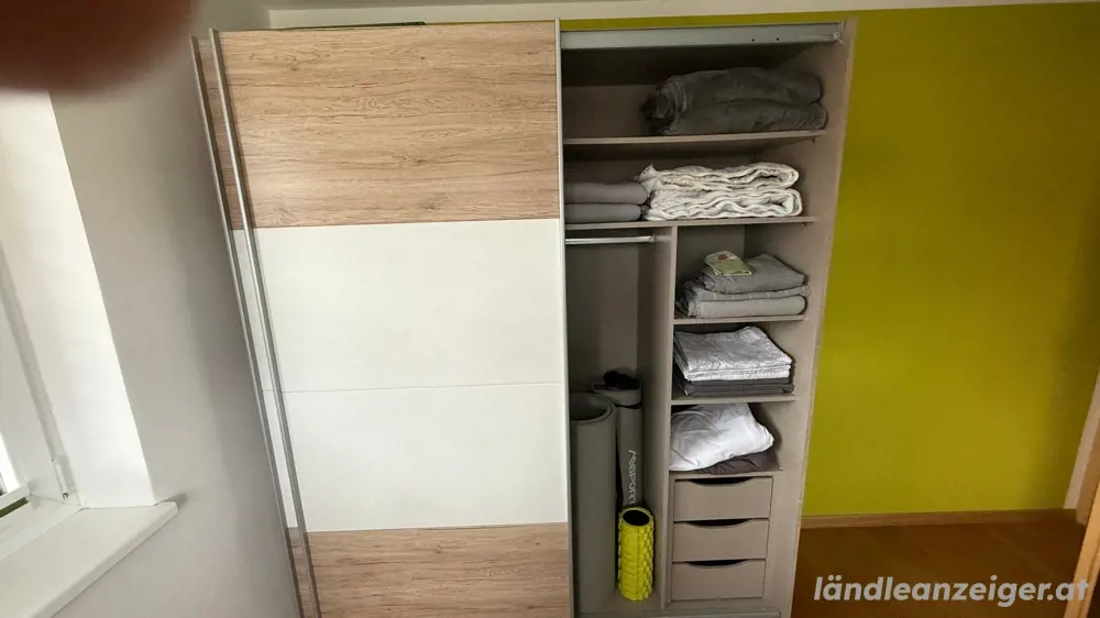 Kleiderkasten, Kasten