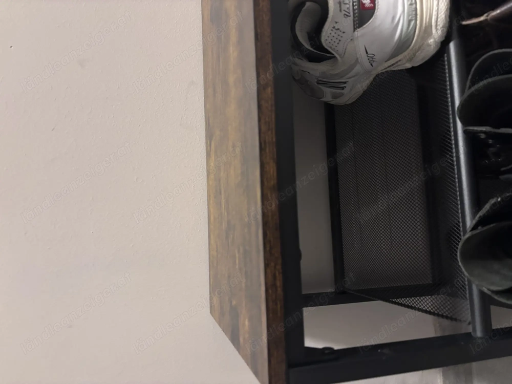 Schuhregal mit Sitzfläche