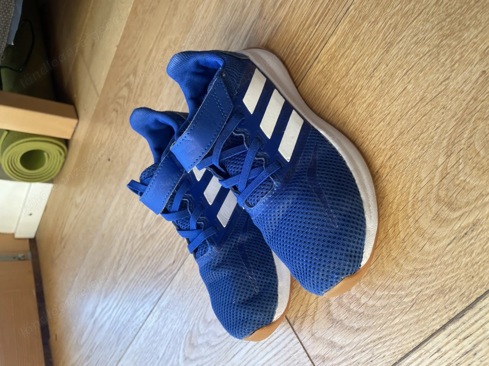 Hallenturnschuhe Adidas Grösse 31