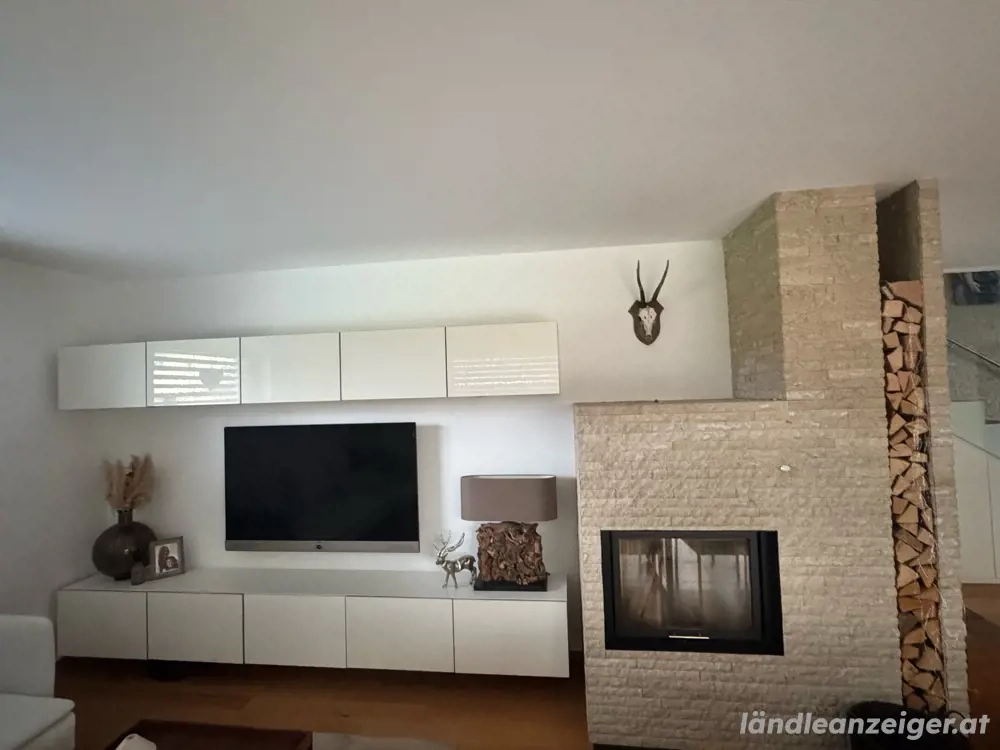 Regale (flexibel) weiss mit Loewe TV