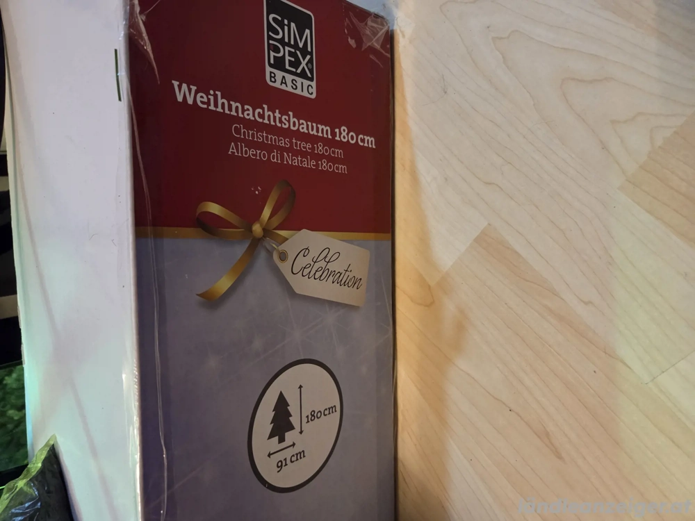 Zu Gross Weihnachtsbaum 