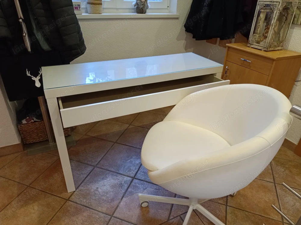 Schminktisch mit Stuhl