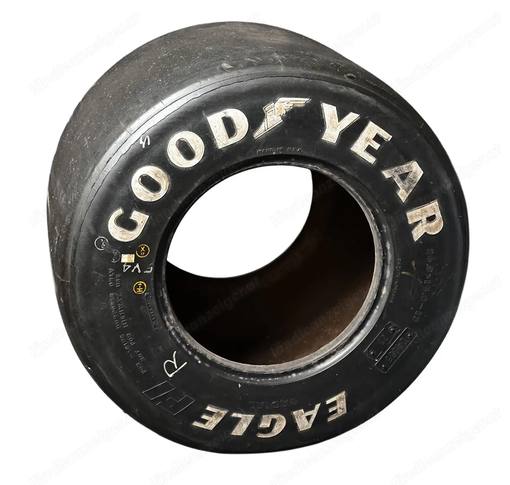 Original Formel 1 Reifen - hinten GOODYEAR aus 80 90er Jahren - Ein Blickfang