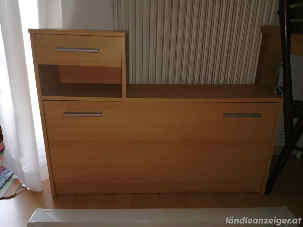 Kommode aus Holz mit Schuhlade
