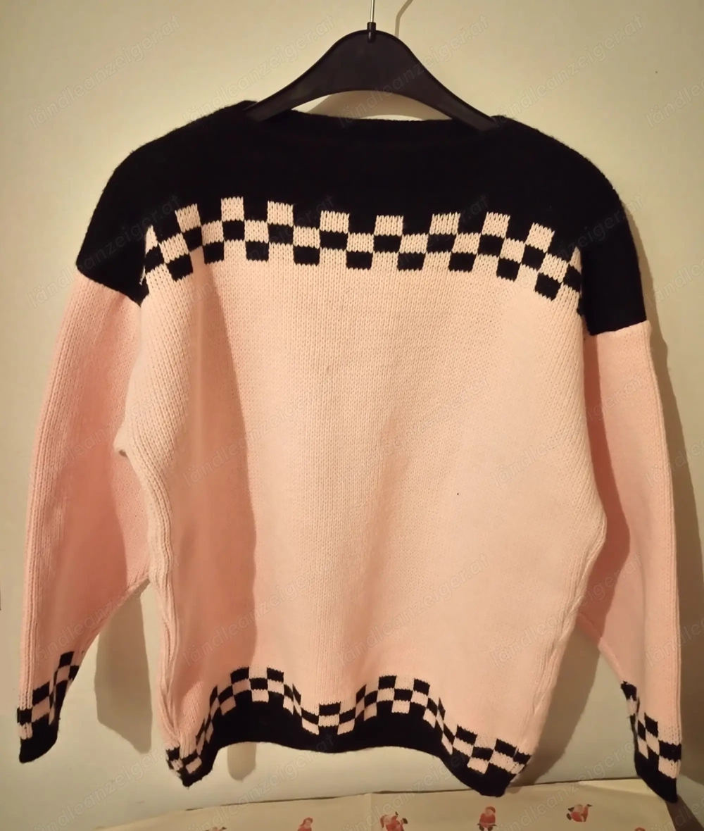 Handgestrickter Pullover, ungetragen
