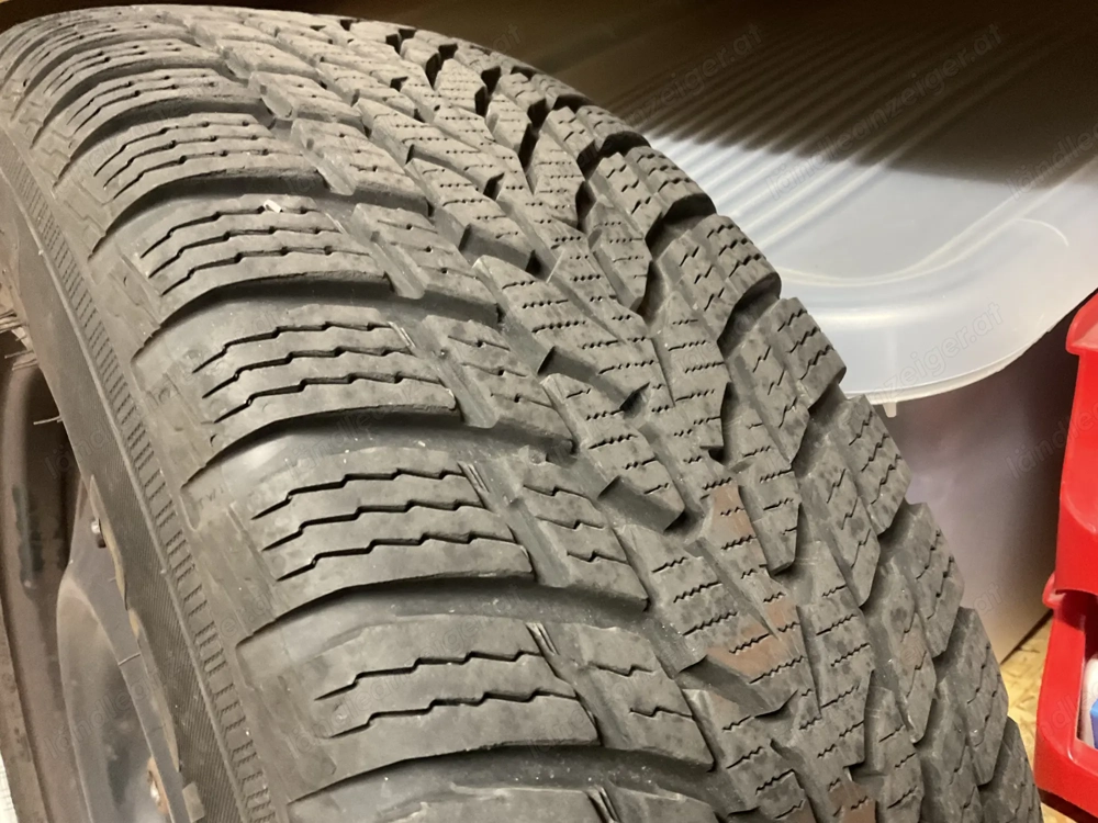 Winterreifen wie Neu, nur 2 Monate damit gefahren!
