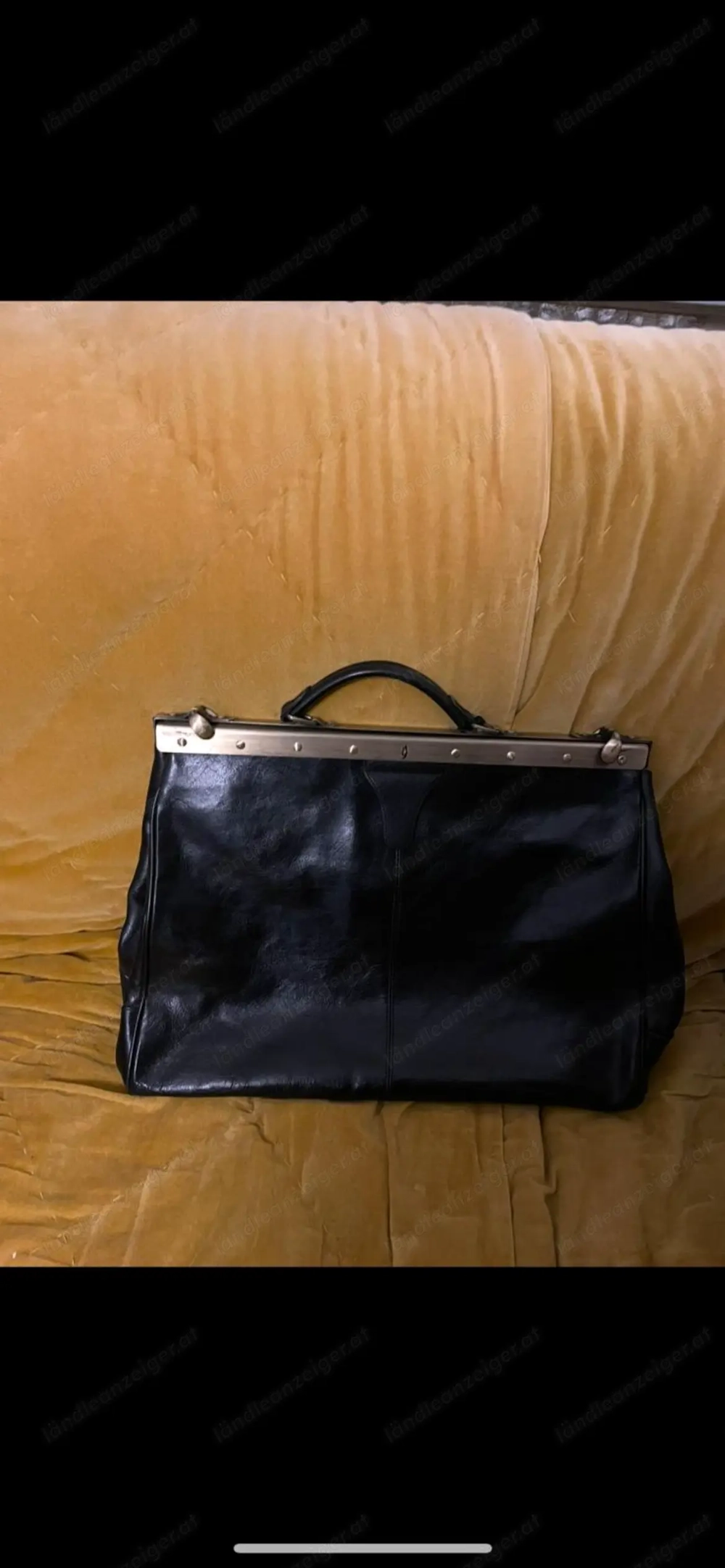 Alte Ledertasche im Arztkofferstil