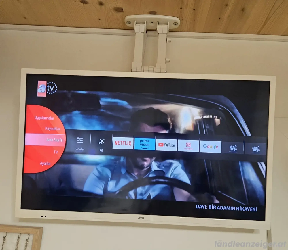 Jvc smart Tv weiss  85cm  Funktioniert tip top.  Original Fernbedienung