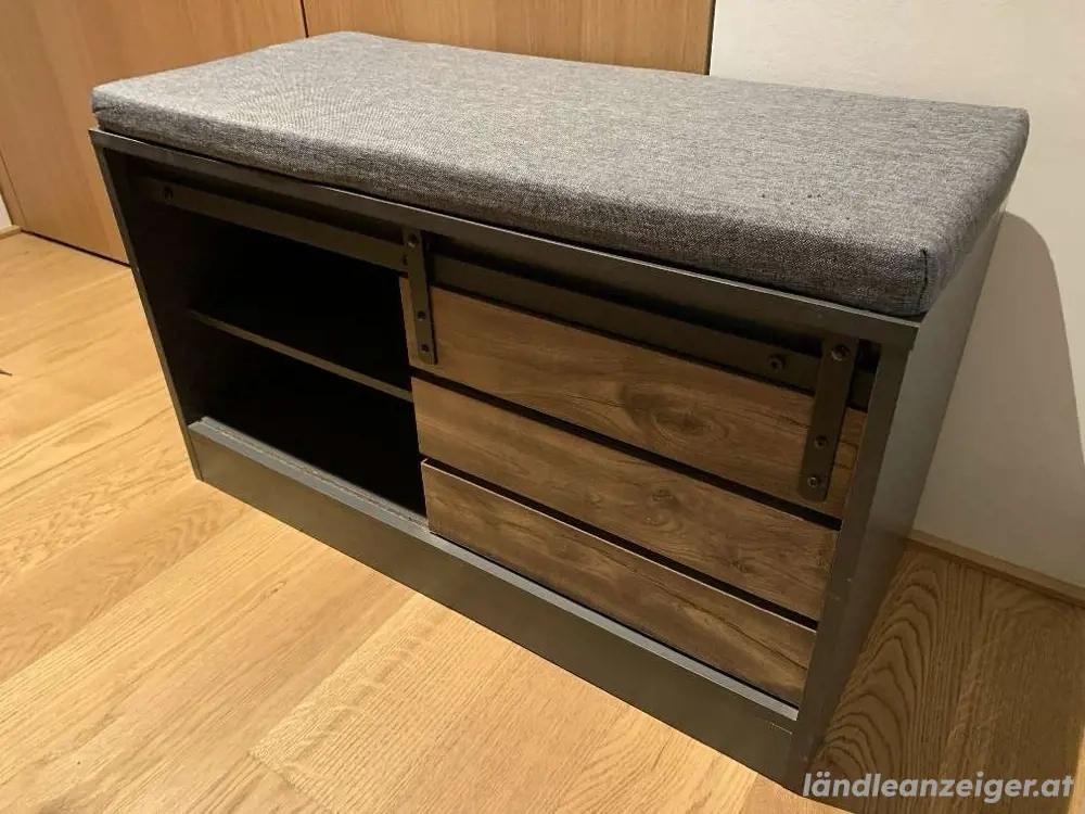 Schuhkasten mit Sitzfläche