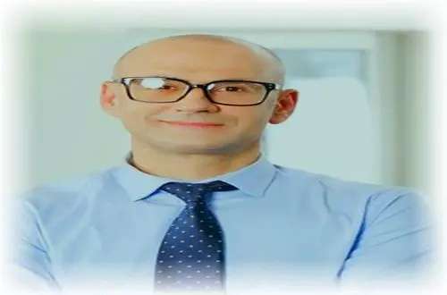 Unternehmungslustiger großer Mann möchte eine liebenswerte Frau kennenlernen