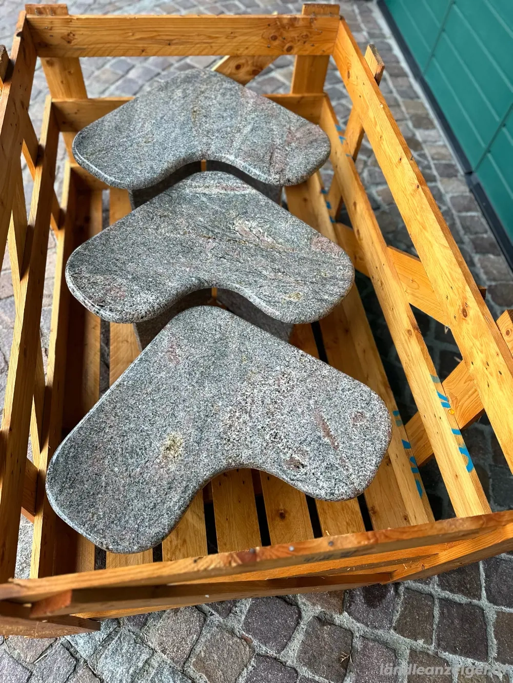 Naturstein-Granit Beistelltische - Handgefertigte Unikate in Herzform Naturstein-Granit Wohnzimmer T