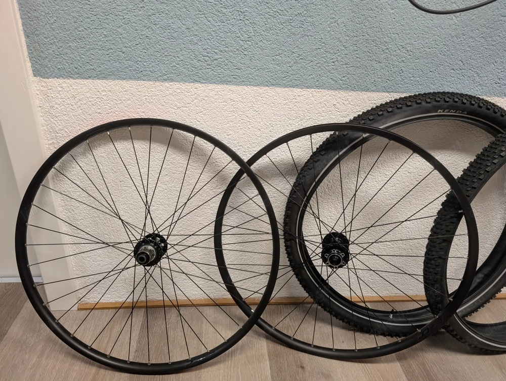 Novatec Laufradsatz 29" mit Kenda Reifen