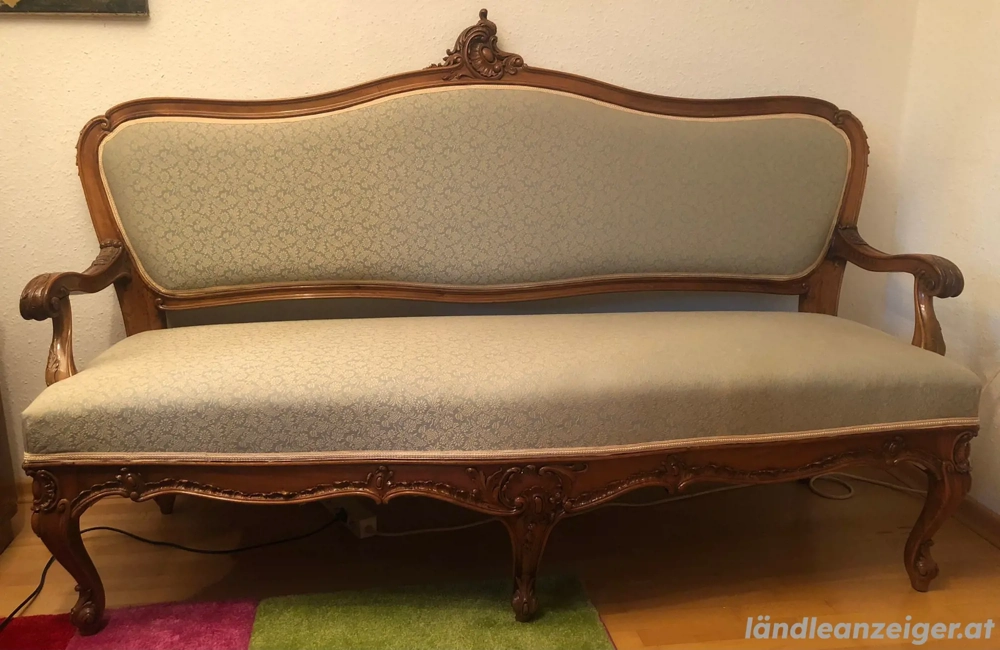 Antikes Sofa im einwandfreien Zustand