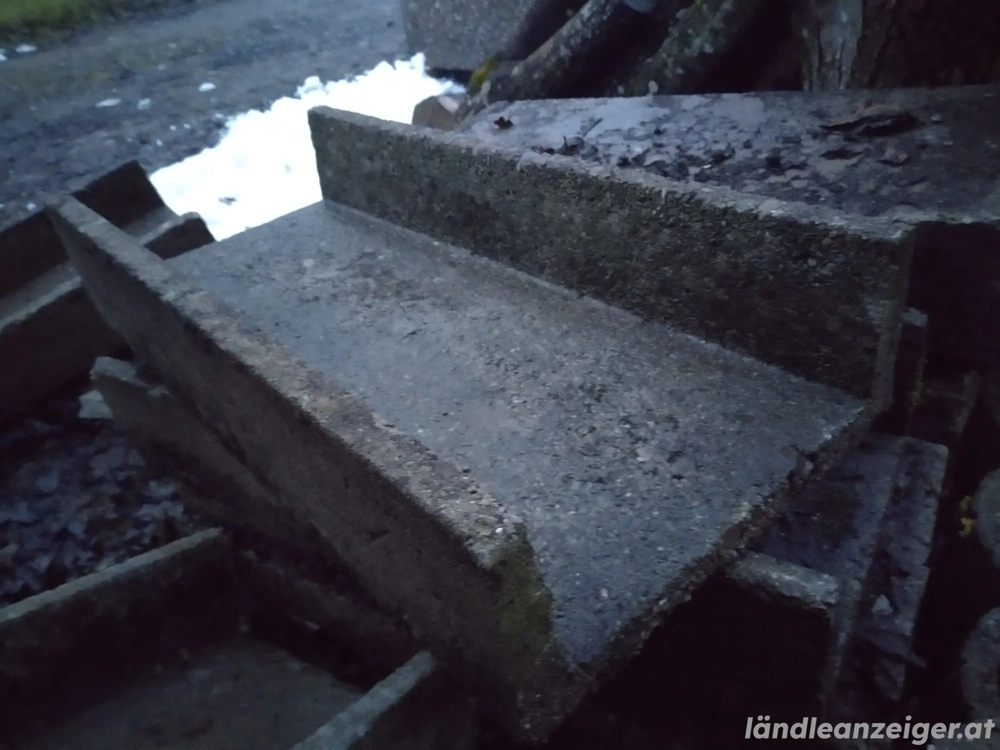 Gartenwege aus Beton zu verschenken