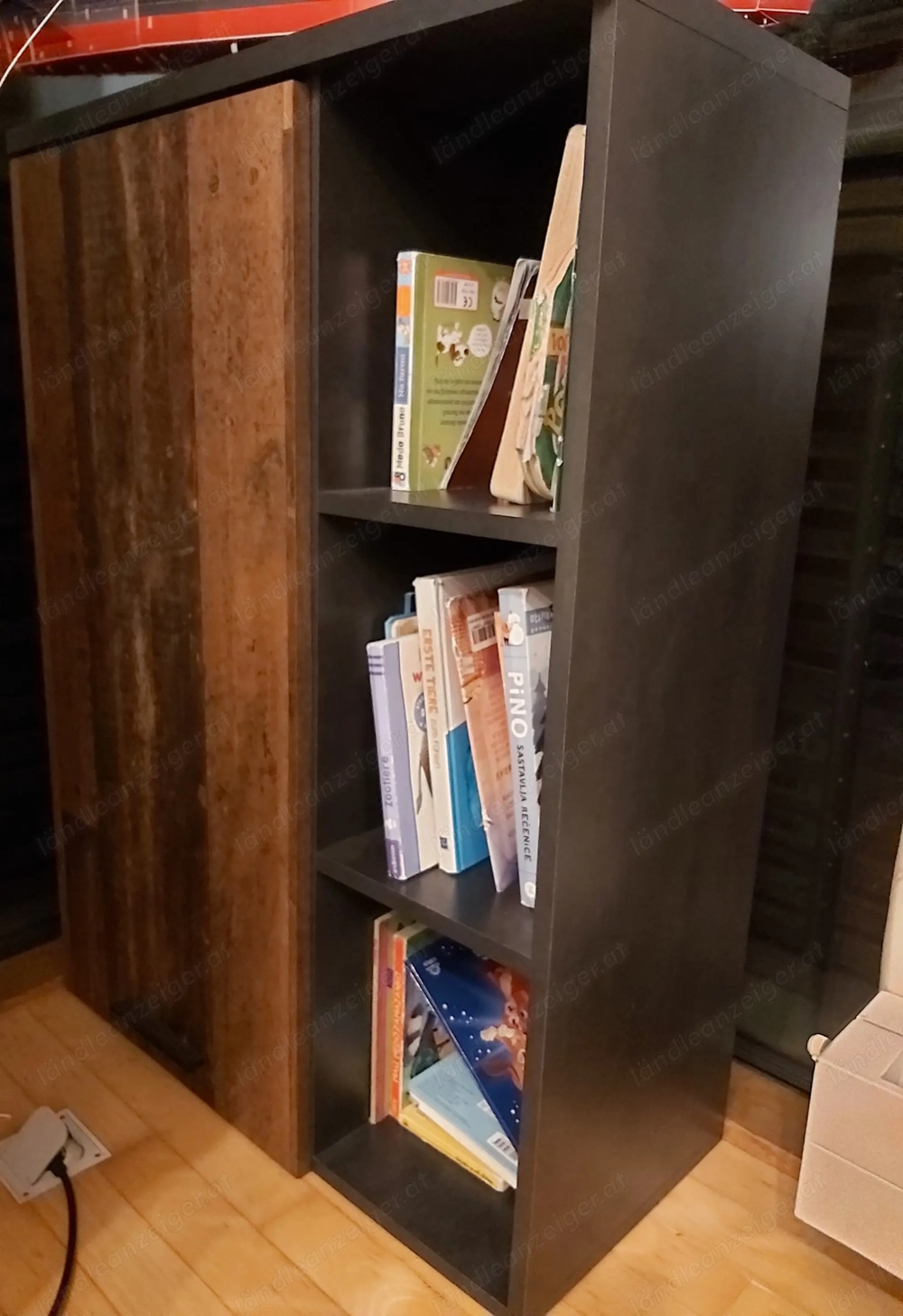 2 Wohnzimmerschränke zum verkaufen 97x 70x 34