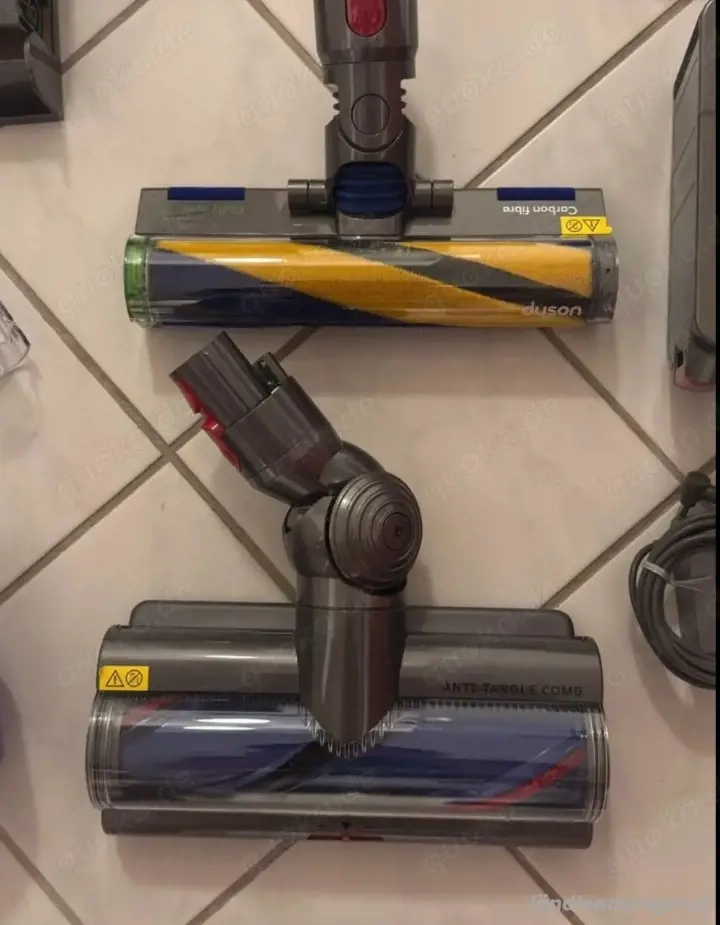 Dyson V15 
