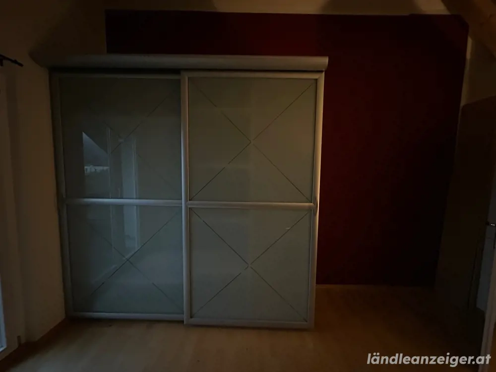 Kleiderschrank