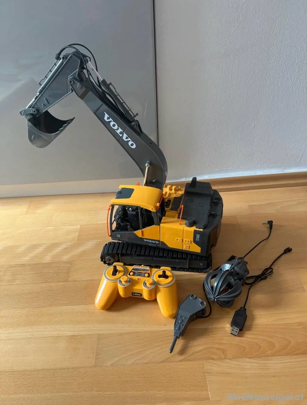 Volvo RC Bagger ferngesteuert mit Controller