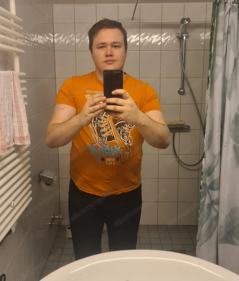 Diskreter Junger Mann sucht spannendes Sextreffen