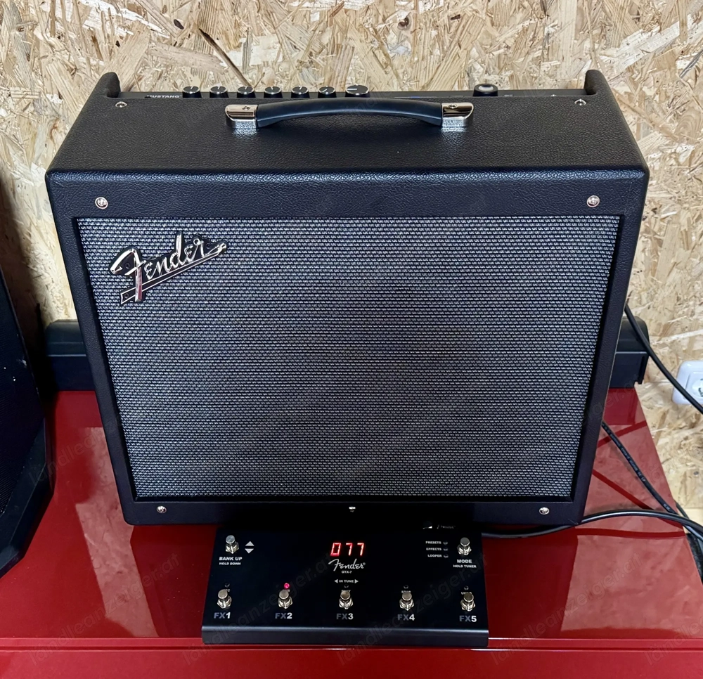 Fender Mustang GTX 100 + Fender GTX 7 Footswitch
