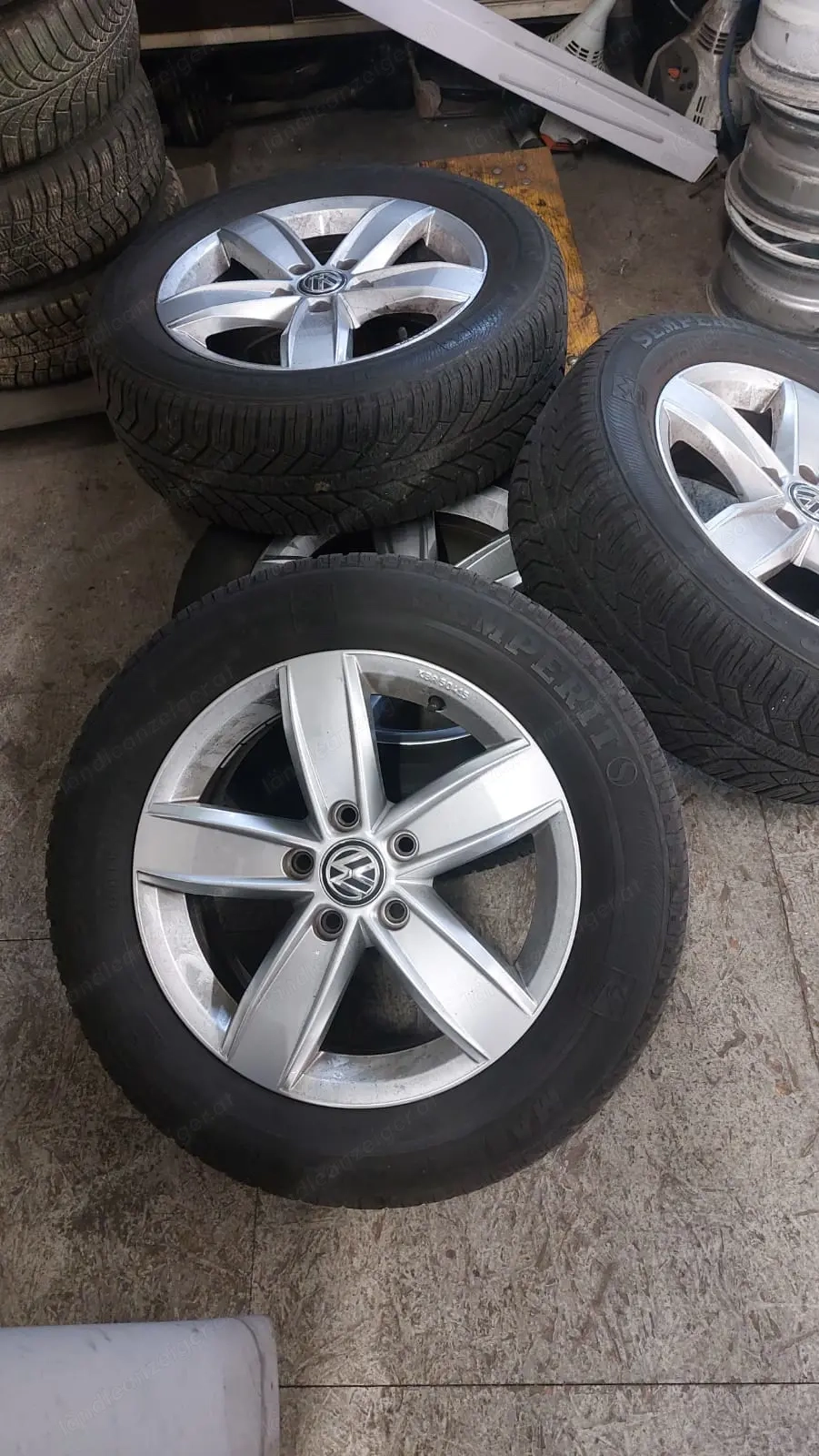 4x Alufelgen mit Winterreifen passend für VW