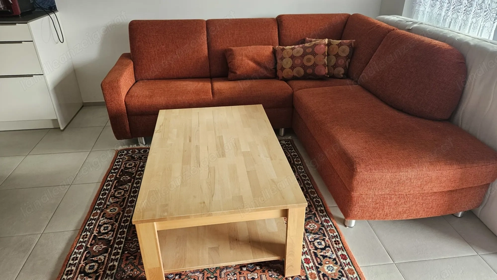 Ecksofa 225x210x90(45) mit seitl.Stauraum und 3 Kissen und Couchtisch 110x70x43 