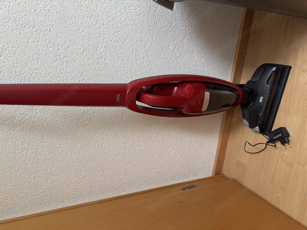 AEG Akkustaubsauger mit Zubehör