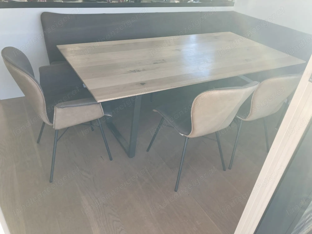 Essgruppe - Tisch, Eckbank und Stühle