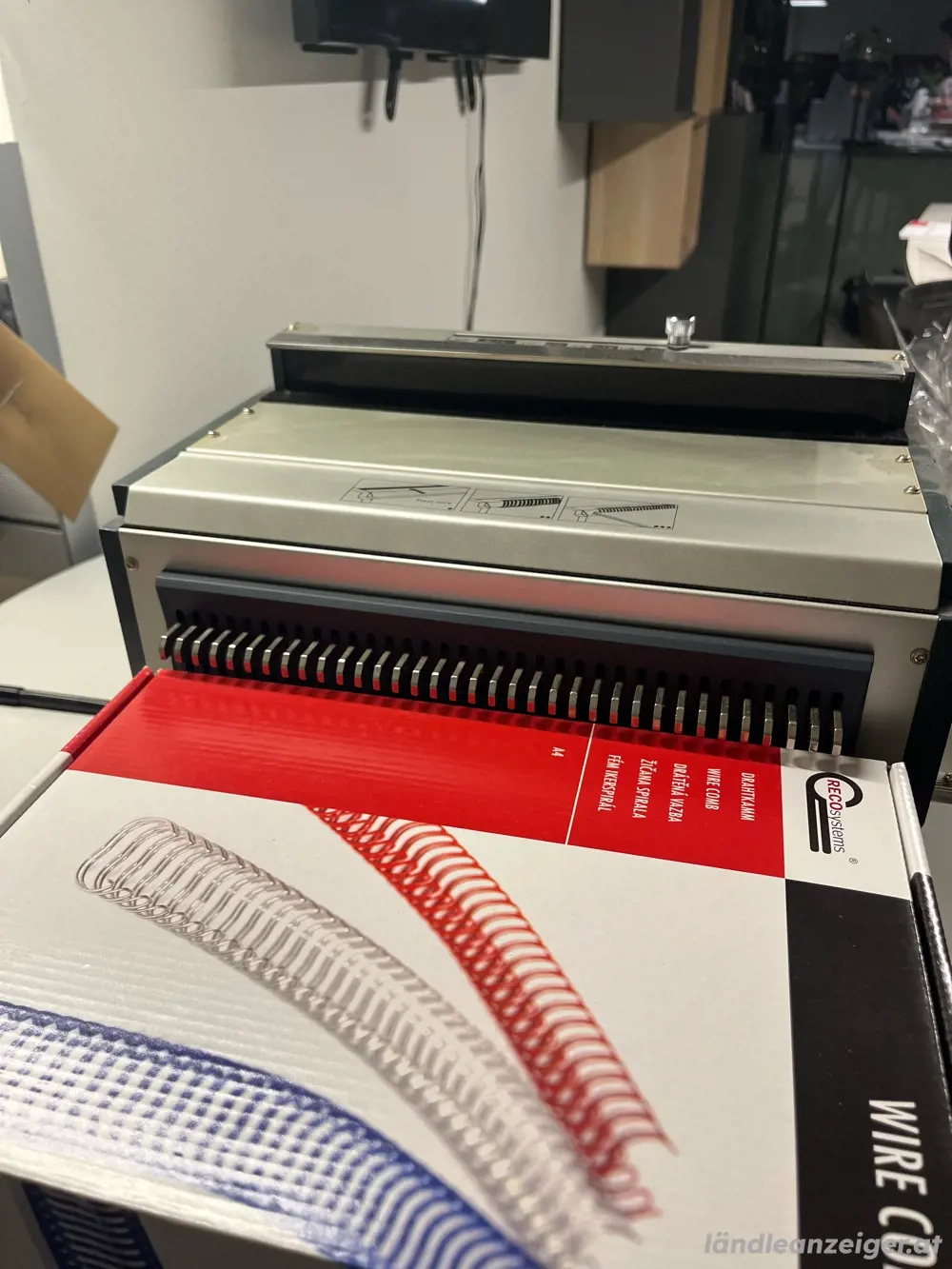 Prospekt-Bindemaschine   NEU & unbenutzt   Top-Zustand inkl. Drahtkämme