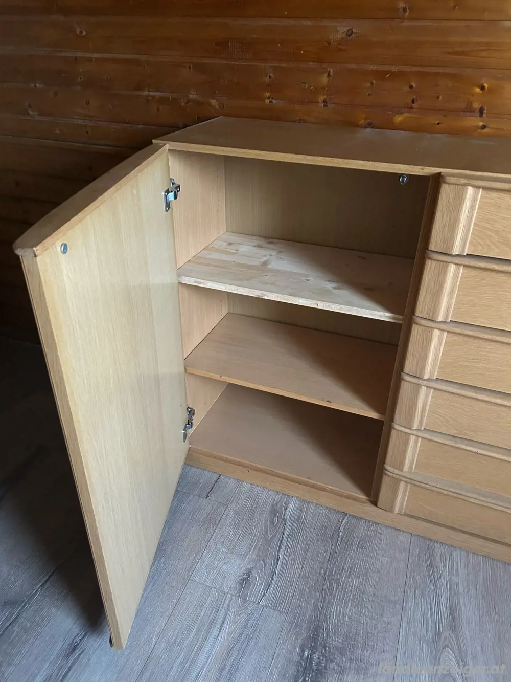 Schrank aus Holz zu verschenken