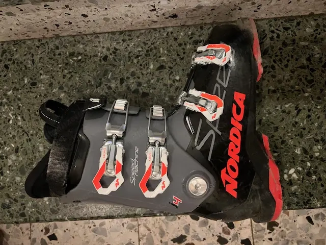 Schischuh Nordica Groesse 25.5 oder normal Groesse 40 schwarz  grau