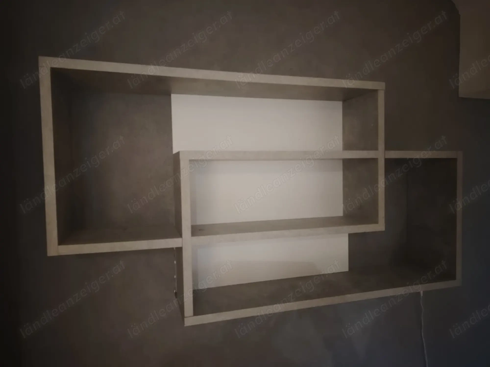 Schönes Regal für die Wand 