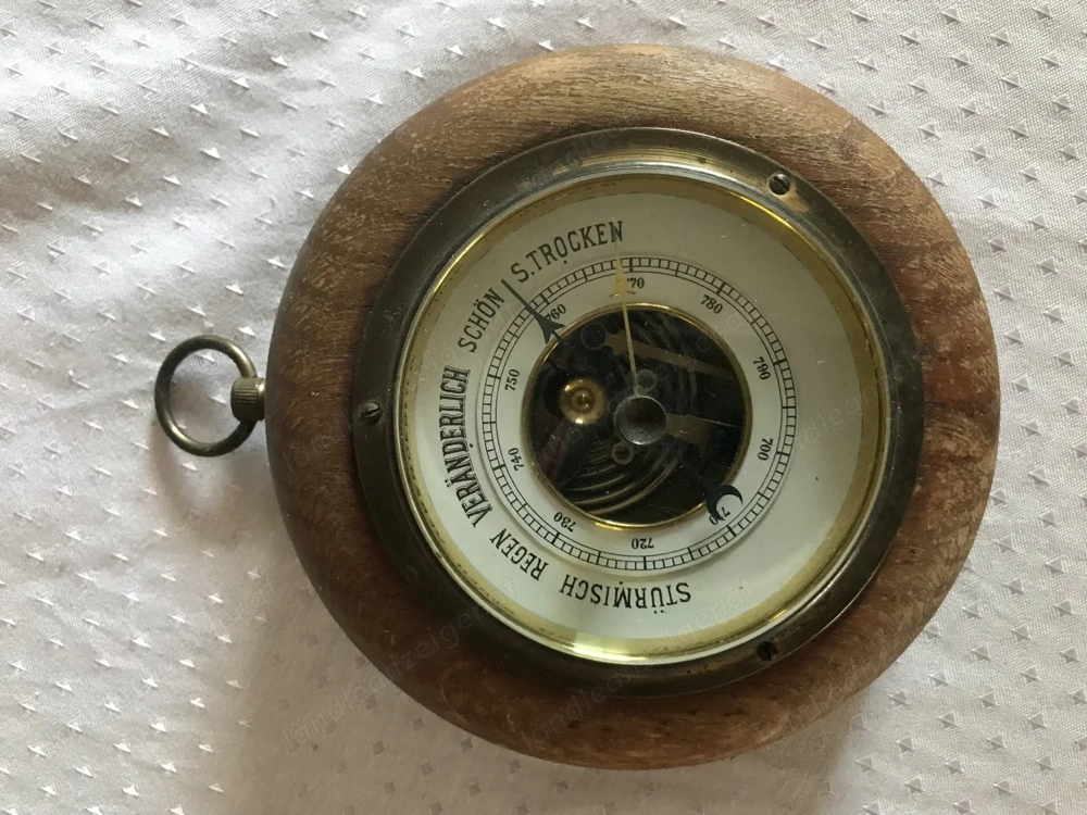 Altes Barometer aus Holz
