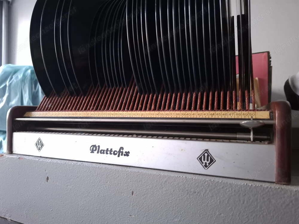 Schellack-Schallplatten-Sammlung mit Plattenhalter Plattofix
