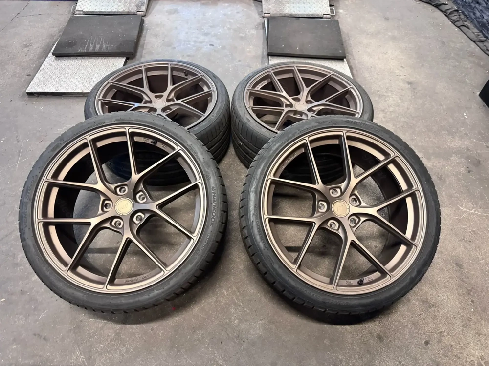 Japan Racing SL01 20 Zoll BMW 5x120 Kompletträder Flowforming