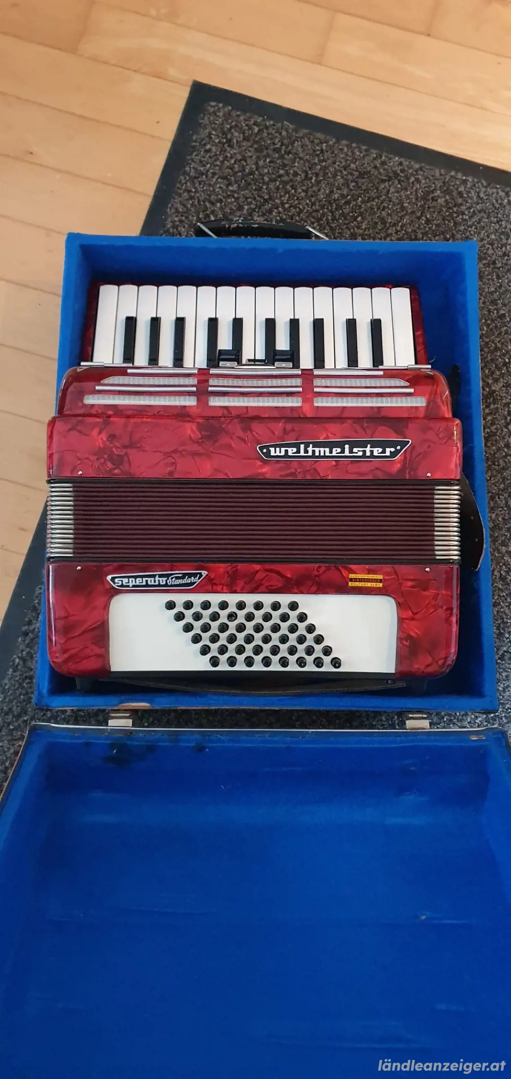 Akkordeon der Marke Weltmeister